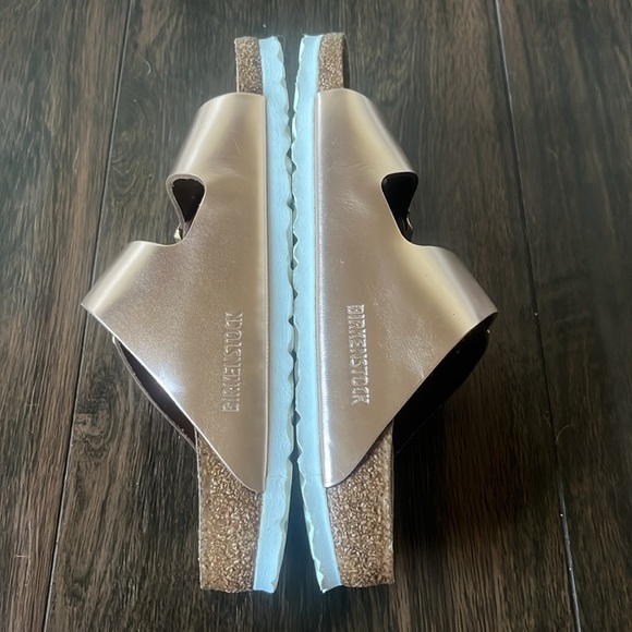 NWT BIRKENSTOCK Arizona Soft Footbed Metallic Sandals - Picture 8 of 10